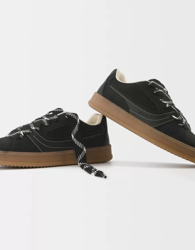 Skatersneakers med XL-snören Skatersneakers med XL-snören
