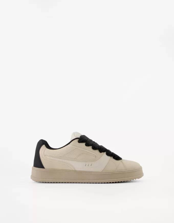 Skatersneakers med XL-snören Skatersneakers med XL-snören