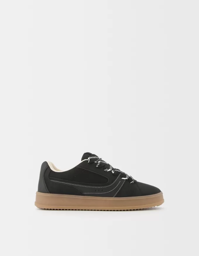 Skatersneakers med XL-snören Skatersneakers med XL-snören