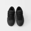 Skatersneakers med nyckelringdetalj Skatersneakers med nyckelringdetalj