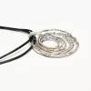 Sladdhalsband med hänge Sladdhalsband med hänge
