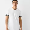 Slim-fit kortärmad T-shirt med randig detalj Slim-fit kortärmad T-shirt med randig detalj