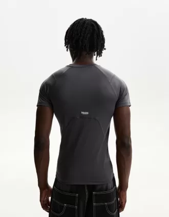 Slim-fit kortärmad T-shirt med sömmar