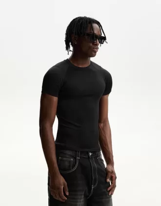 Slim-fit kortärmad T-shirt med sömmar