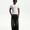 Slim-fit kortärmad T-shirt med sömmar Slim-fit kortärmad T-shirt med sömmar