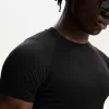 Slim-fit kortärmad T-shirt med sömmar Slim-fit kortärmad T-shirt med sömmar