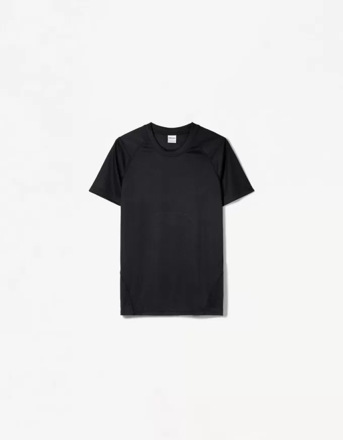 Slim-fit kortärmad T-shirt med sömmar Slim-fit kortärmad T-shirt med sömmar