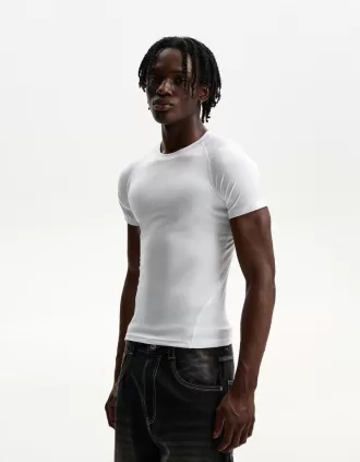 Slim-fit kortärmad T-shirt med sömmar