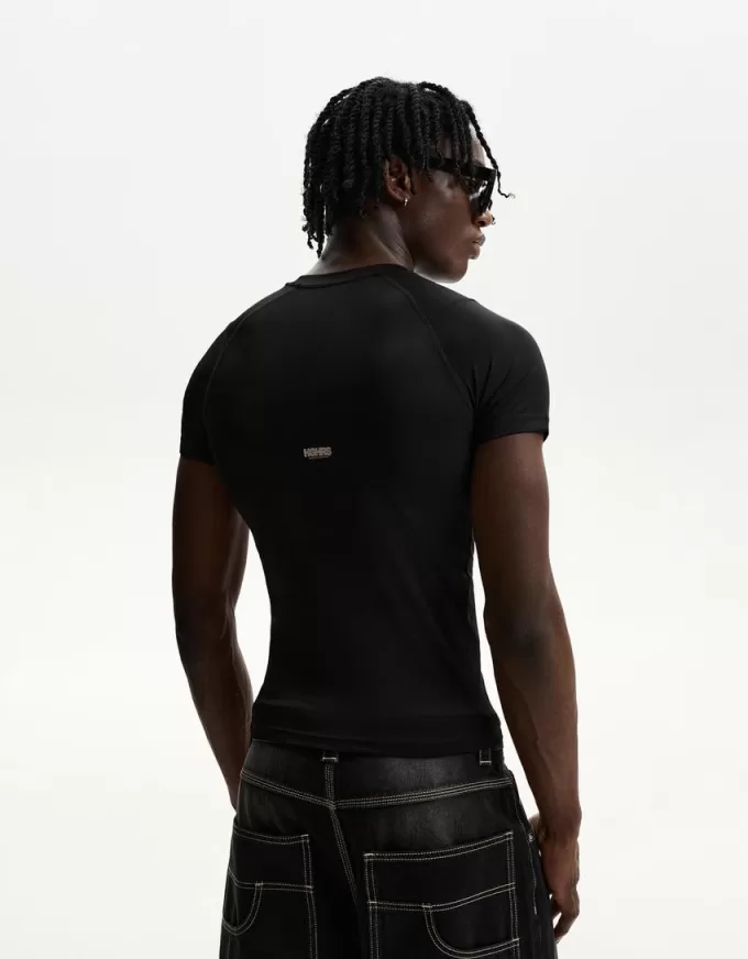 Slim-fit kortärmad T-shirt med sömmar Slim-fit kortärmad T-shirt med sömmar
