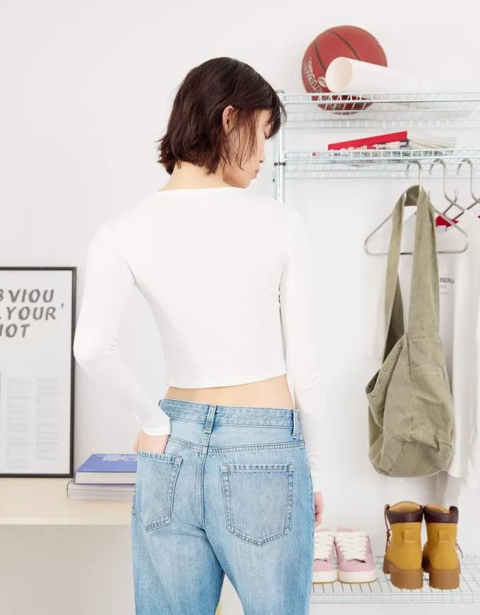 Slitna 90-talsjeans med vida ben Slitna 90-talsjeans med vida ben