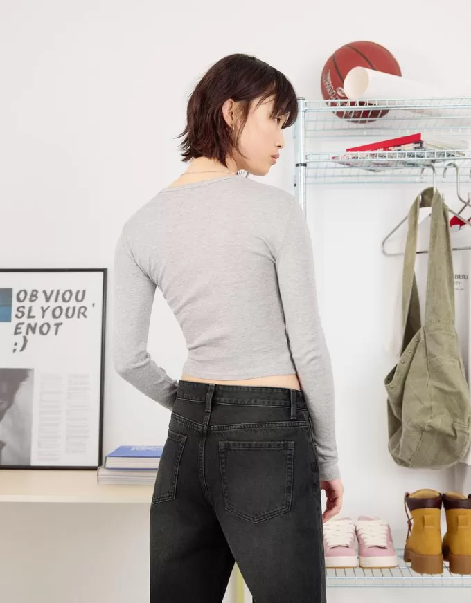 Slitna 90-talsjeans med vida ben Slitna 90-talsjeans med vida ben