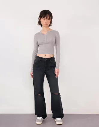 Slitna 90-talsjeans med vida ben