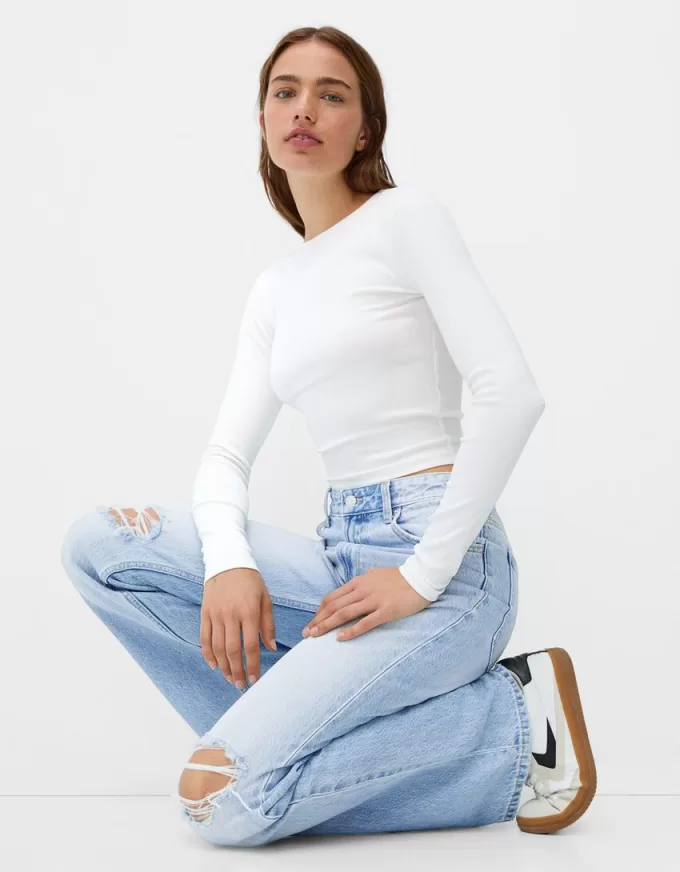 Slitna 90-talsjeans med vida ben Slitna 90-talsjeans med vida ben