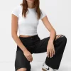 Slitna 90-talsjeans med vida ben Slitna 90-talsjeans med vida ben