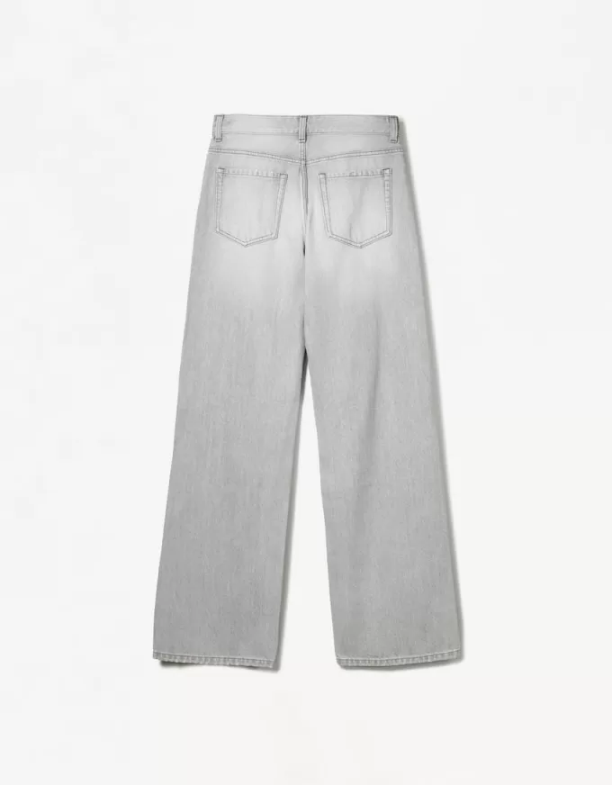 Slitna 90-talsjeans med vida ben Slitna 90-talsjeans med vida ben