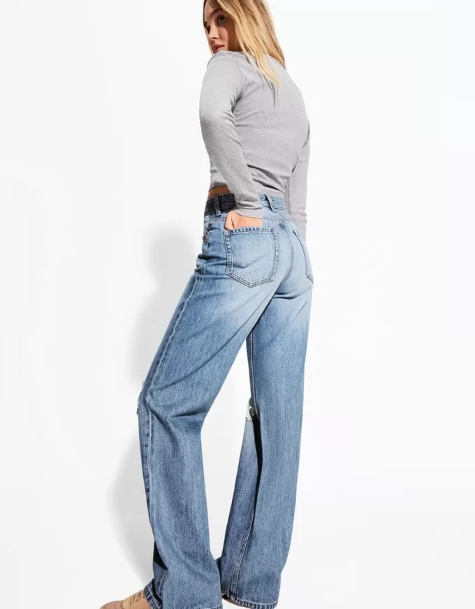 Slitna 90-talsjeans med vida ben Slitna 90-talsjeans med vida ben