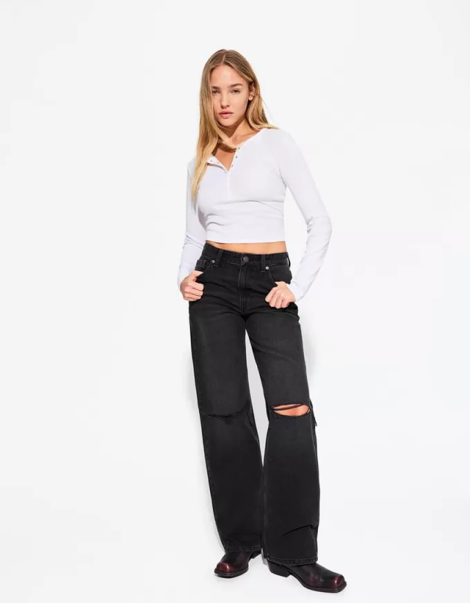 Slitna 90-talsjeans med vida ben Slitna 90-talsjeans med vida ben
