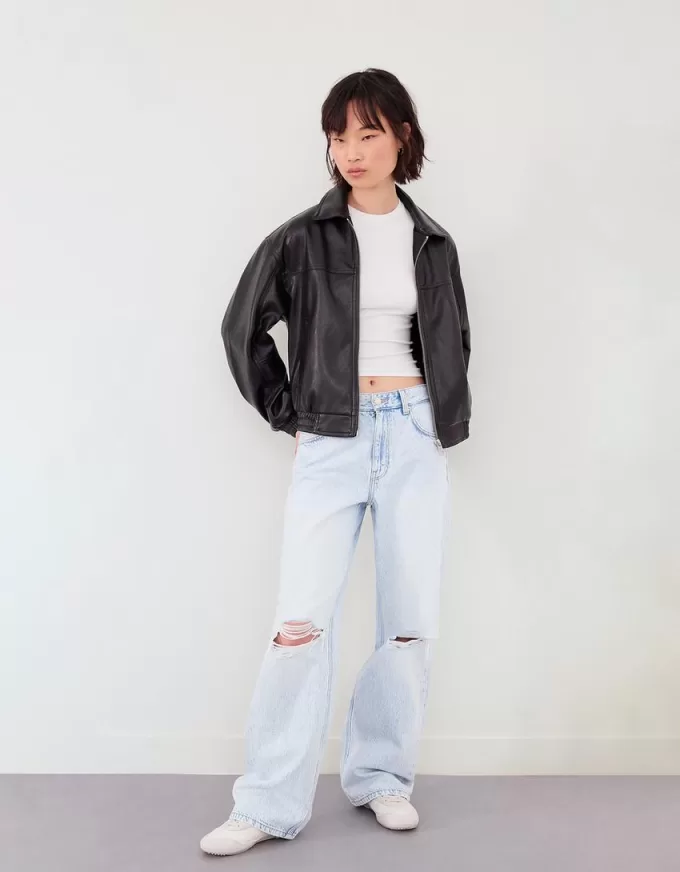 Slitna 90-talsjeans med vida ben Slitna 90-talsjeans med vida ben