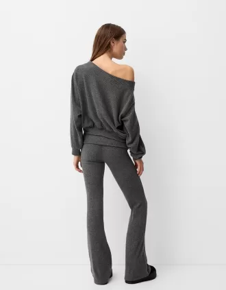 Soft touch asymmetrisk tröja med hals