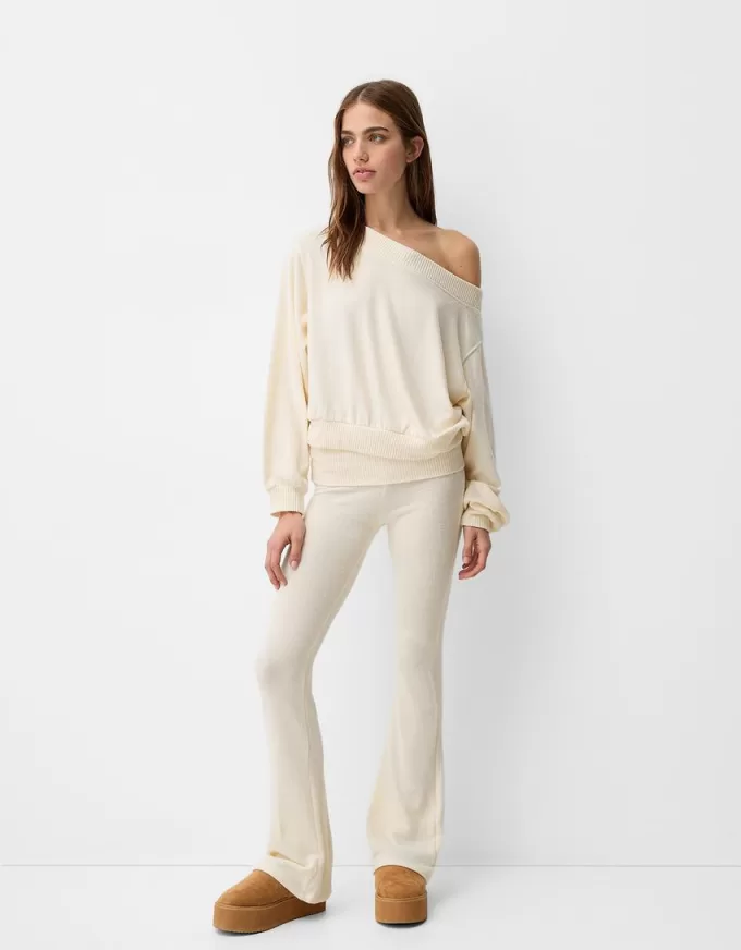 Soft touch asymmetrisk tröja med hals