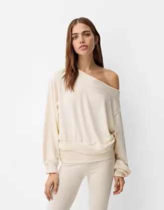 Soft touch asymmetrisk tröja med hals