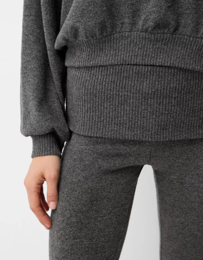 Soft touch asymmetrisk tröja med hals