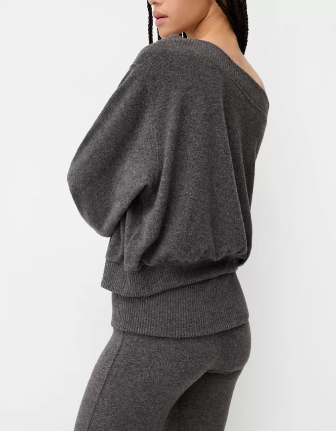 Soft touch asymmetrisk tröja med hals