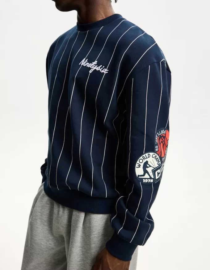 Sportig sweatshirt med randigt tryck Sportig sweatshirt med randigt tryck