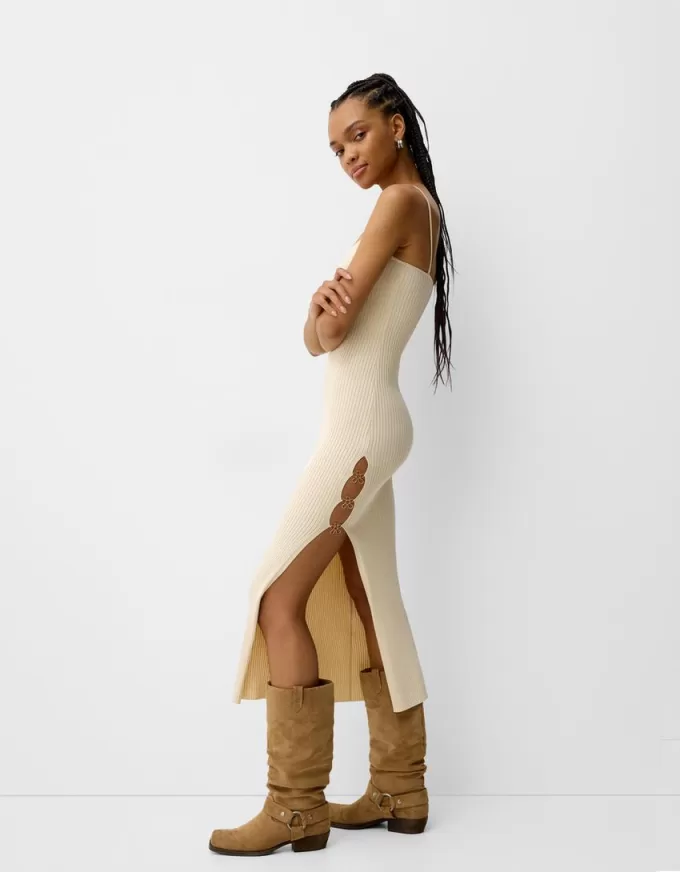 Stickad midiklänning med pärlor