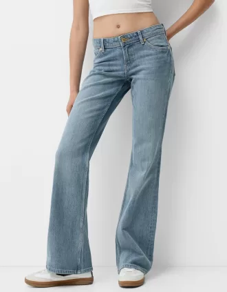 Stövelskurna jeans med låg midja