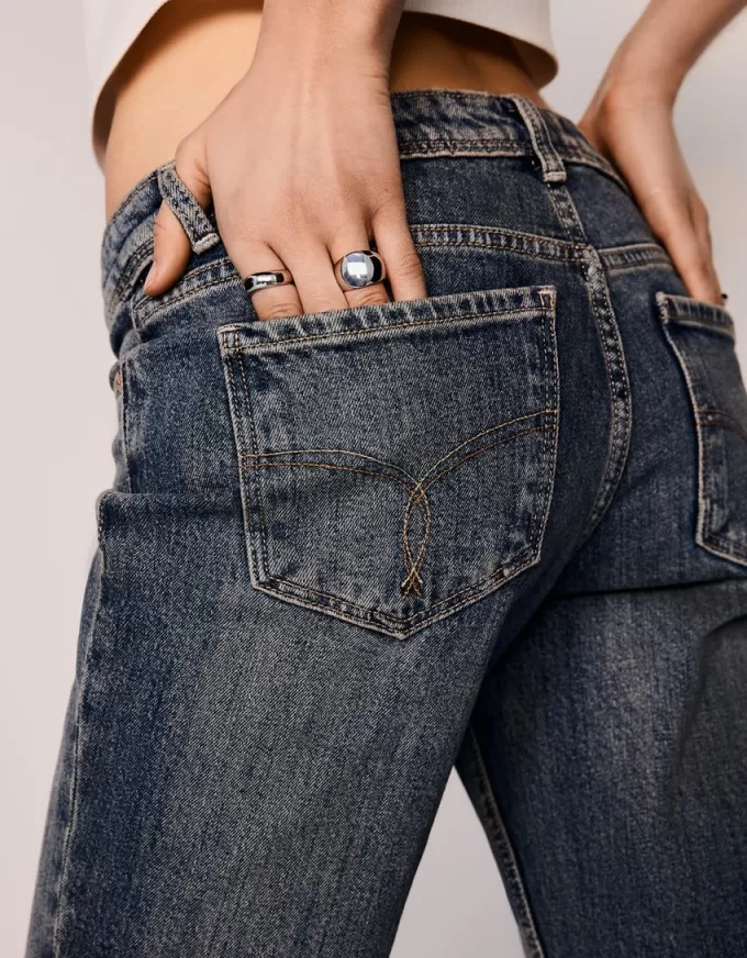 Stövelskurna jeans med låg midja