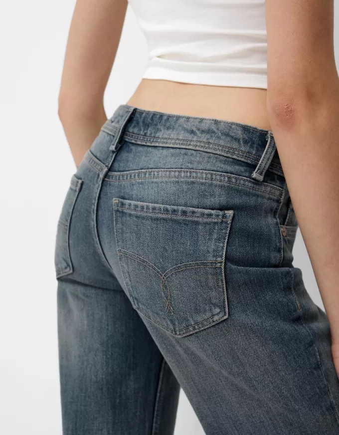 Stövelskurna jeans med låg midja Stövelskurna jeans med låg midja
