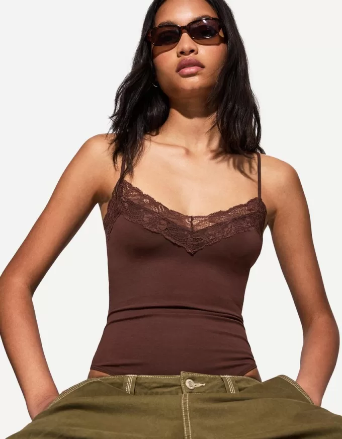 Strappy blond spets bodysuit Strappy blond spets bodysuit