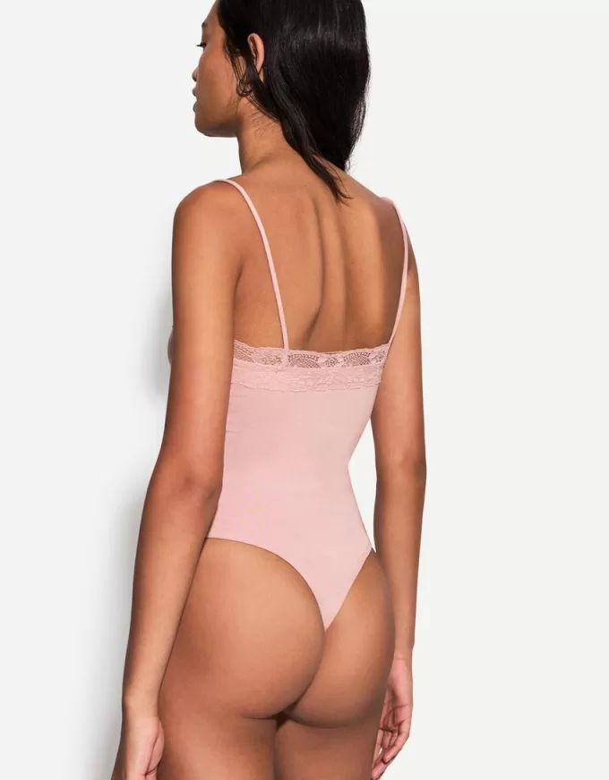 Strappy blond spets bodysuit Strappy blond spets bodysuit