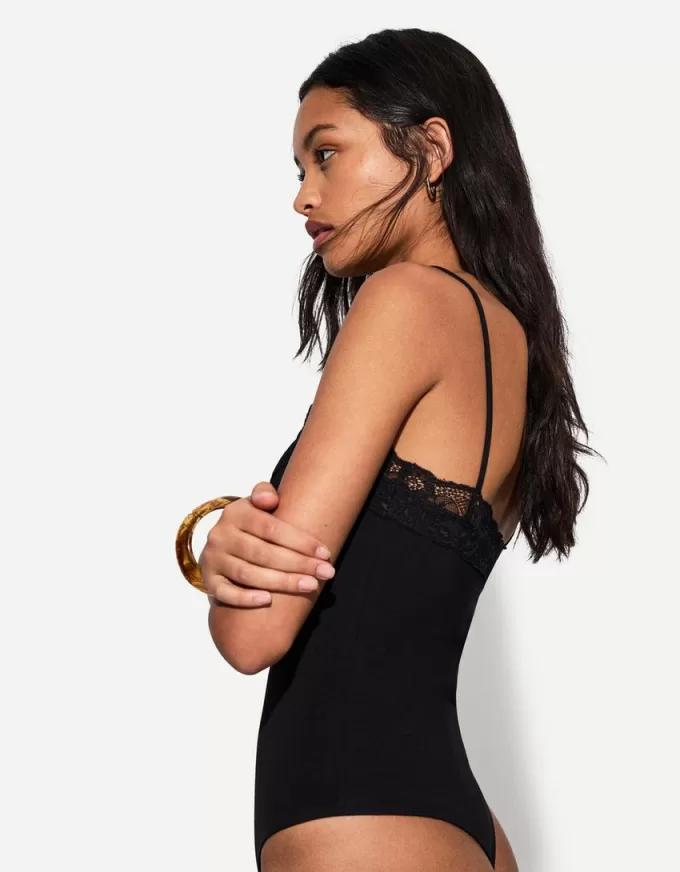 Strappy blond spets bodysuit Strappy blond spets bodysuit