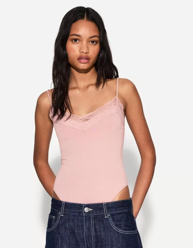 Strappy blond spets bodysuit Strappy blond spets bodysuit