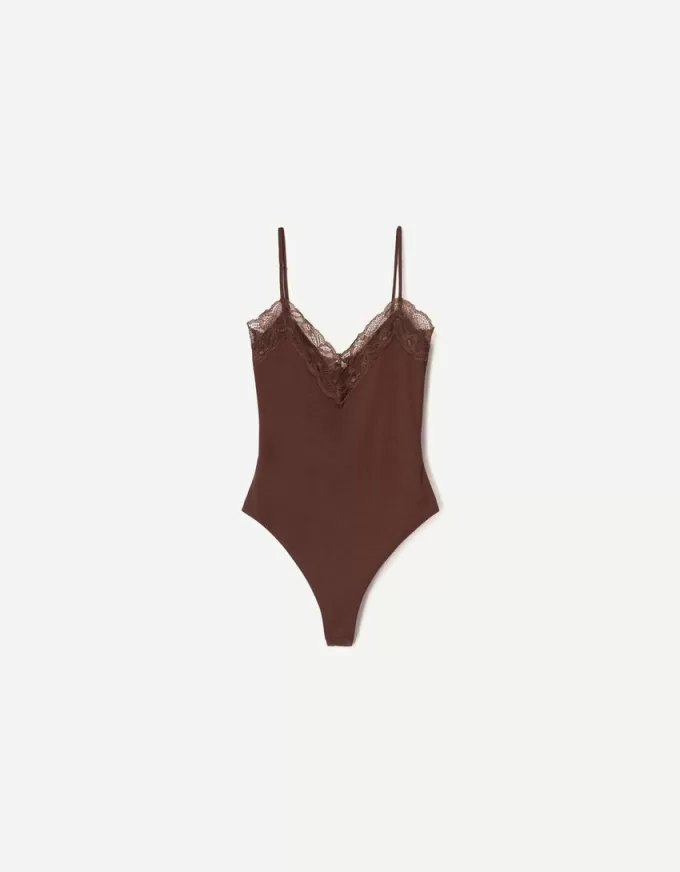 Strappy blond spets bodysuit Strappy blond spets bodysuit