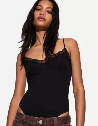 Strappy blond spets bodysuit