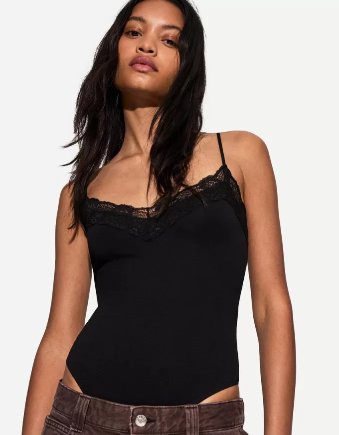 Strappy blond spets bodysuit Strappy blond spets bodysuit