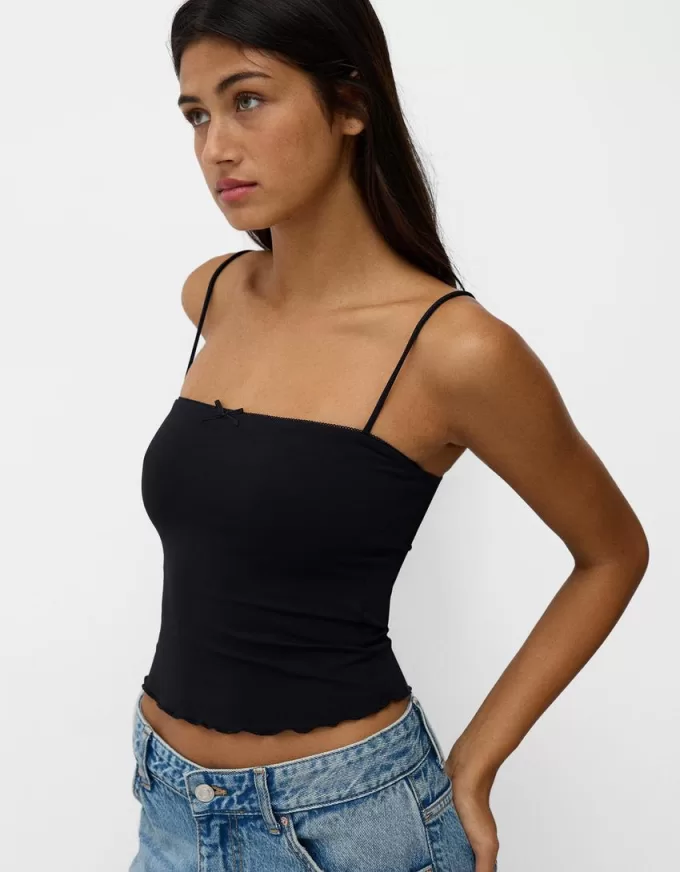 Strappy topp med rosettdetalj Strappy topp med rosettdetalj