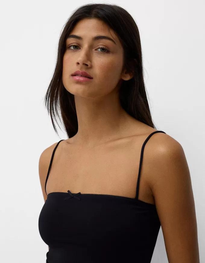 Strappy topp med rosettdetalj Strappy topp med rosettdetalj