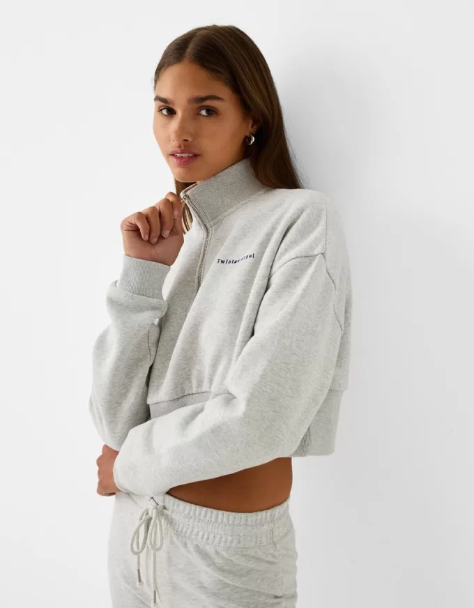Sweatshirt med dragkedja med broderi Sweatshirt med dragkedja med broderi
