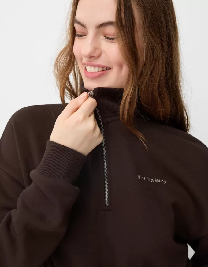 Sweatshirt med dragkedja med broderi Sweatshirt med dragkedja med broderi