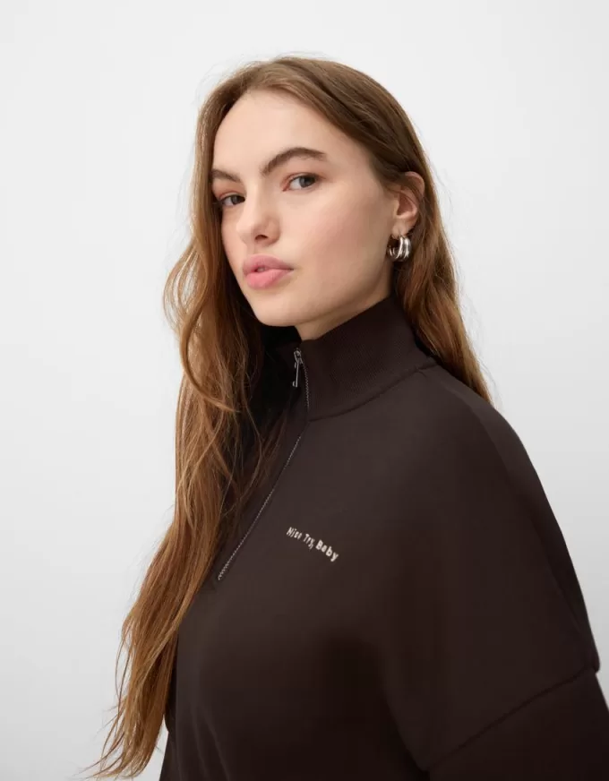 Sweatshirt med dragkedja med broderi Sweatshirt med dragkedja med broderi