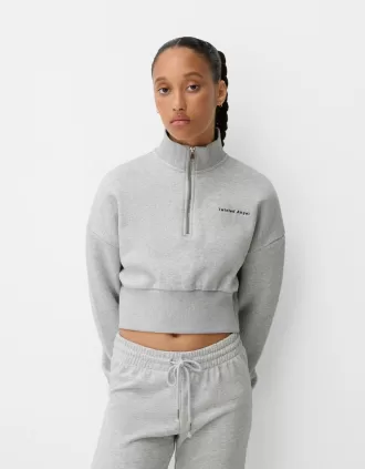 Sweatshirt med dragkedja med broderi