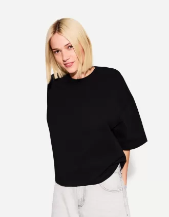 T-shirt med kort ärm och kortärmad passform i kraftig bomull
