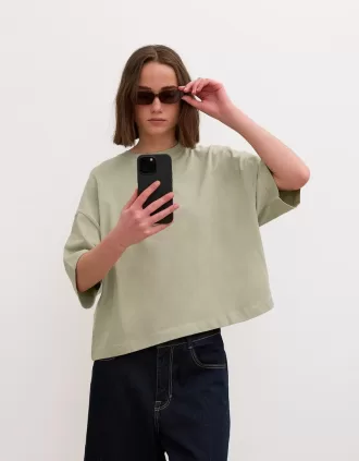 T-shirt med kort ärm och kortärmad passform i kraftig bomull