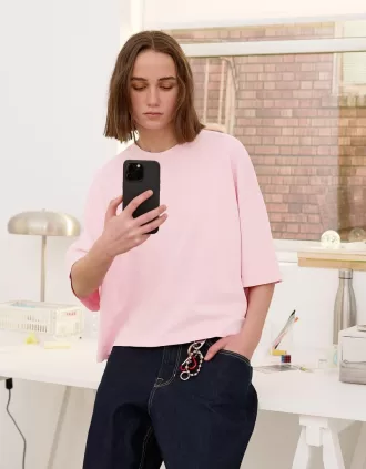 T-shirt med kort ärm och kortärmad passform i kraftig bomull