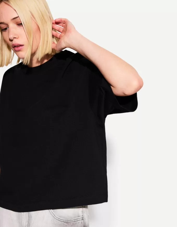 T-shirt med kort ärm och kortärmad passform i kraftig bomull T-shirt med kort ärm och kortärmad passform i kraftig bomull