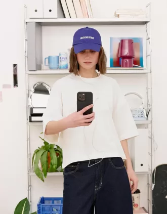 T-shirt med kort ärm och kortärmad passform i kraftig bomull